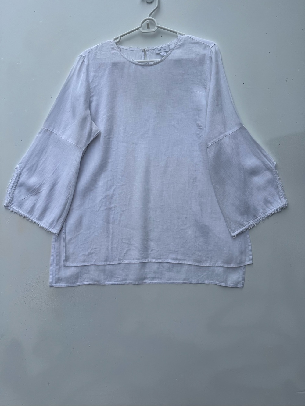 J Jill White Linen Top Sz M Bell Sleeves w/Frayed Accent High Low Hem Boho Coast